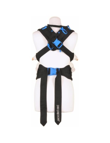 mochila-portabebes-pao-papoose-midnight-black-we-made-me-4.jpg – Posición en la espalda.