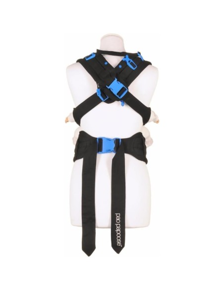 mochila-portabebes-pao-papoose-midnight-black-we-made-me-4.jpg – Posición en la espalda.