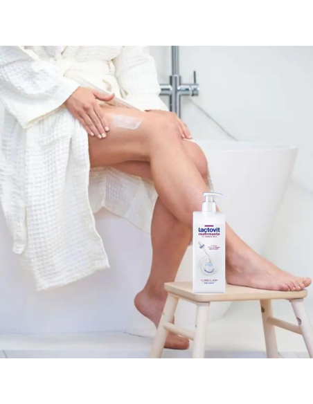 lactovit-leche-corporal-reafirmante-400ml-4.jpg – Ambientación en rutina de cuidado corporal.
