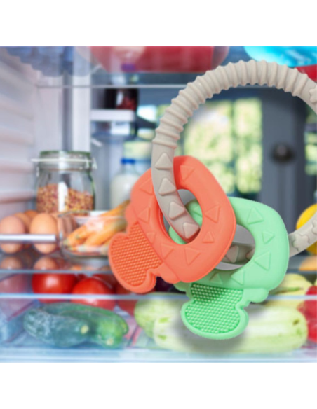 mordedor-silicona-llaves-divertidas-babyono-4.jpg – Bebé jugando con mordedor BabyOno.