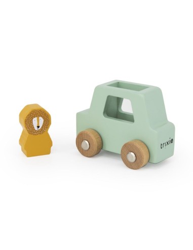 juego-coches-madera-animales-trixie-3.jpg – Niño/a jugando con los coches.