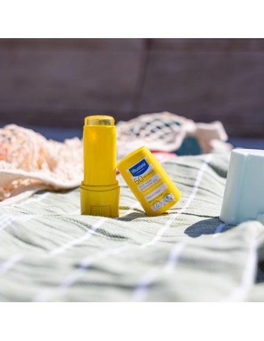 stick-solar-mustela-zonas-sensibles-rostro-labios