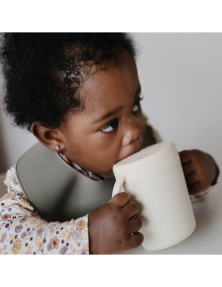 Taza didáctica con asas Mushie