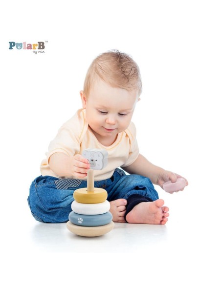 Niño jugando con aros apilables PolarB madera