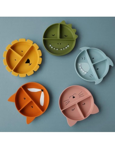 plato-3-compartimentos-silicona-tiburon-trixie-5.jpg – Detalle del logo Trixie grabado.