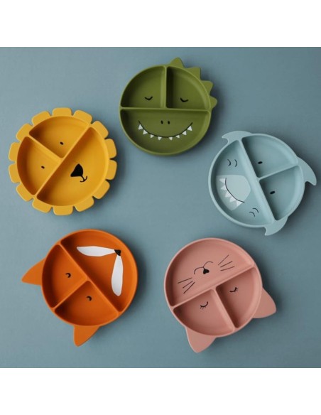 plato-3-compartimentos-silicona-tiburon-trixie-5.jpg – Detalle del logo Trixie grabado.