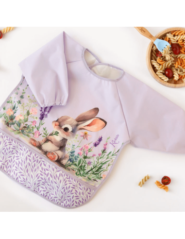 babero-impermeable-lavanda-kiokids-detalle-bolsillo