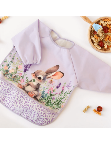 babero-impermeable-lavanda-kiokids-detalle-bolsillo