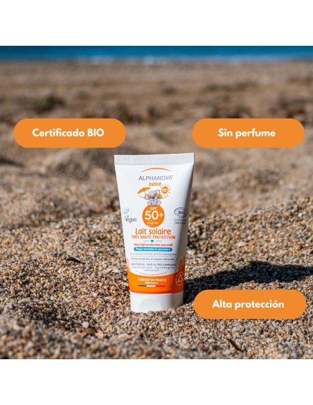 protector-solar-bebe-spf50-50g-alphanova-3.jpg – Aplicación en piel del bebé.