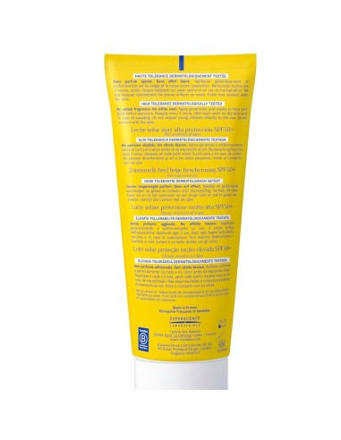 locion-solar-spf50-40ml-mustela-2.jpg – Textura ligera extendida sobre la piel.