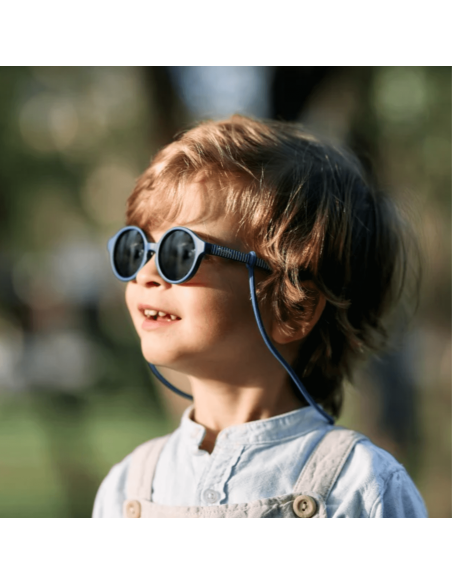 gafas-sol-bebe-polarizadas-0-2-anos-mustela-4.jpg – Cinta ajustable para máxima sujeción.
