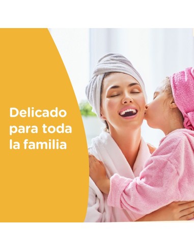 johnsons-champu-baby-gold-300ml-4.jpg – Ambientación en kit de baño.