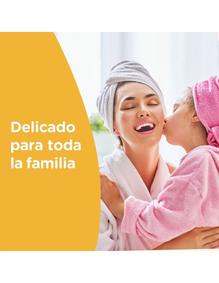 johnsons-champu-baby-gold-300ml-4.jpg – Ambientación en kit de baño.