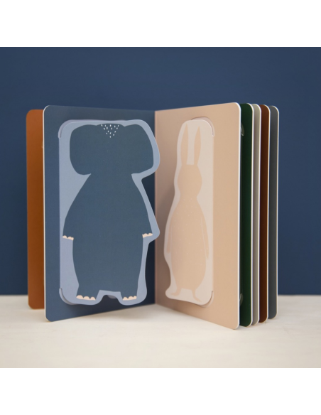 libro-con-solapas-all-animals-trixie-3.jpg – Texturas y colores interiores.