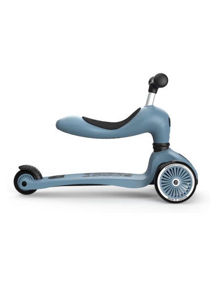 patinete-2-en-1-highwaykick-3.jpg – Niño usándolo en modo asiento.