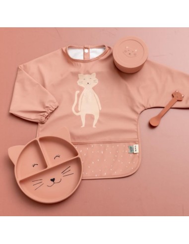 babero-con-mangas-gato-rosa-trixie-4.jpg – Detalle del bolsillo recoge-migas.