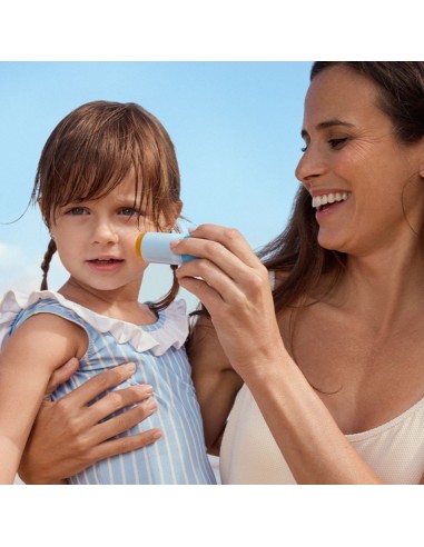 Pack Solar Infantil ISDIN SPF50 + Cubo de Playa Scrunch Rosa o Azul