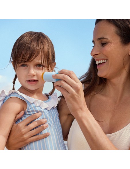 Pack Solar Infantil ISDIN SPF50 + Cubo de Playa Scrunch Rosa o Azul