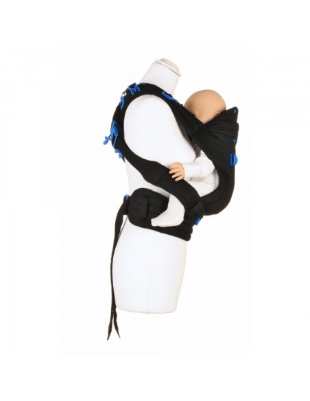 mochila-portabebes-pao-papoose-midnight-black-we-made-me-1.jpg – Vista frontal completa del portabebés.